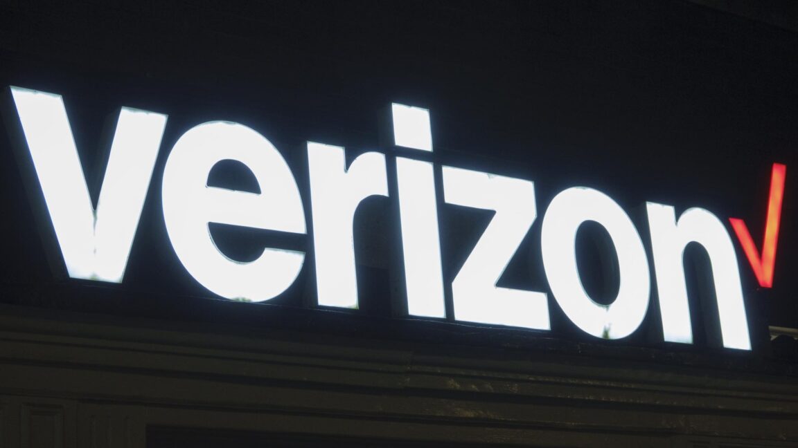 La solicitud de Verizon de bloquear teléfonos con el apoyo de la policía, opuesto por los usuarios