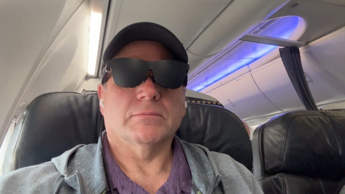 Mis gafas XR favoritas me dieron una pantalla de 135 pulgadas para trabajar mientras viajaban, y están a la venta